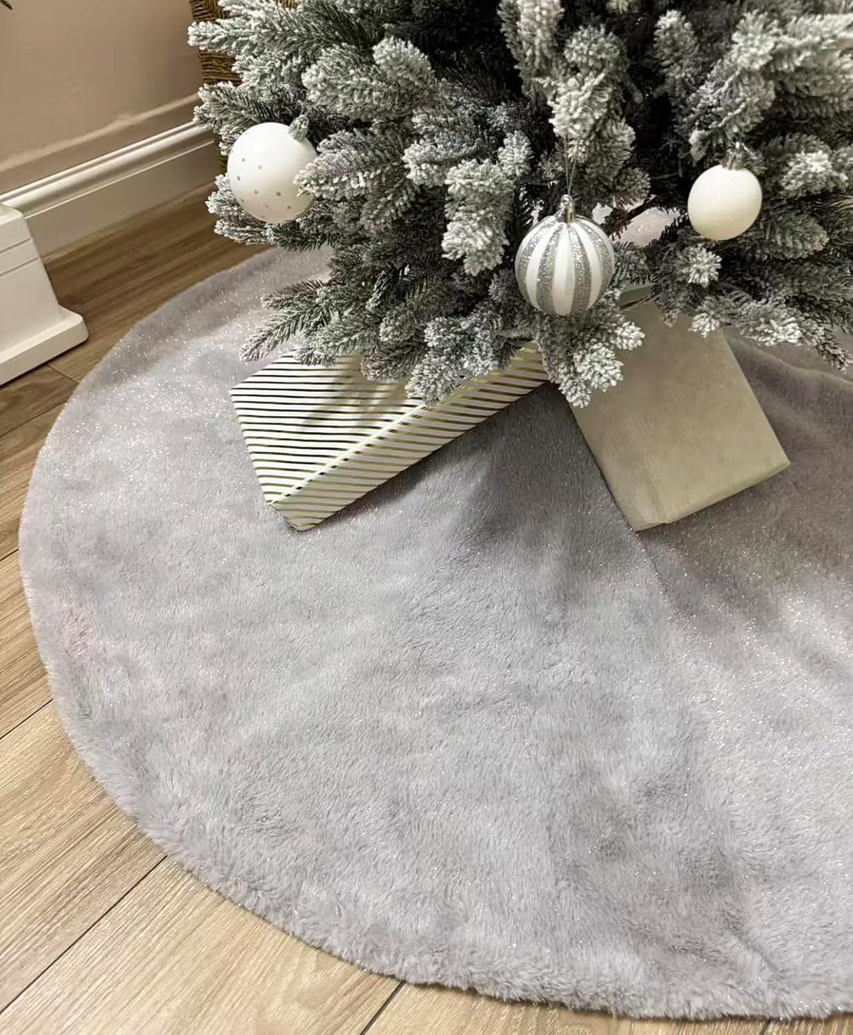 White Faux Fur Christmas Tree Skirt – 48" Luxury Plush Holiday Base Cover, Cozy Floor Decor
